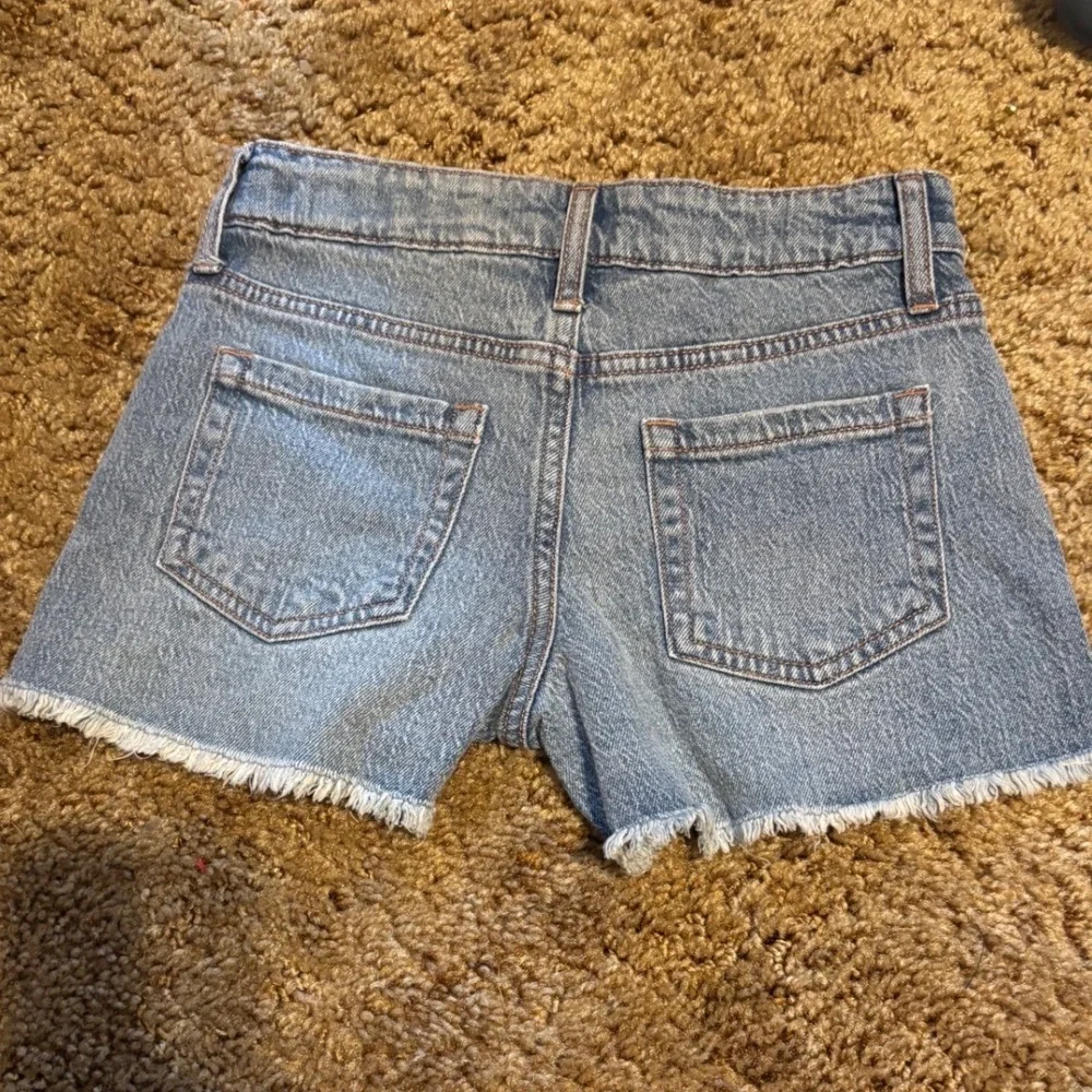 Art Class Girls Mid Rise Cutoff Denim Shorts Light Wash Distressed Size M 8 NWT